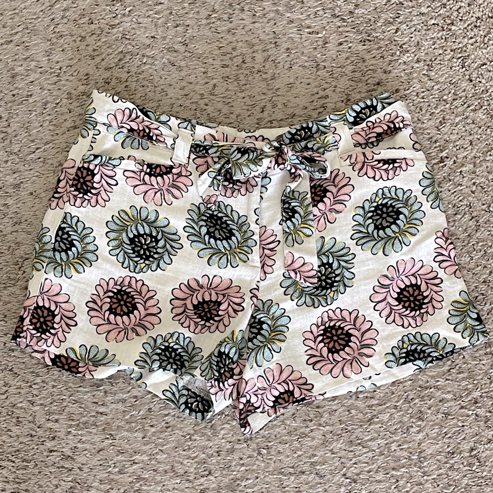 Cute LOFT Bold Floral Shorts 🌸